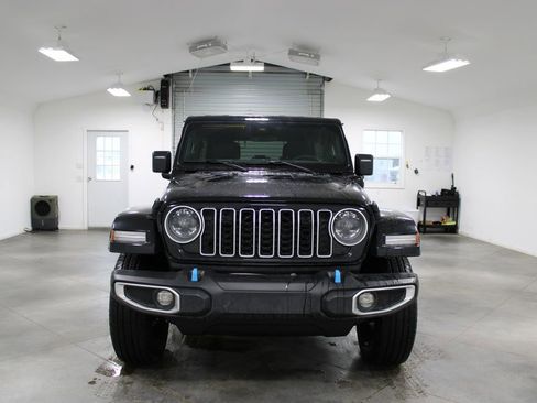 Used 2024 Jeep Wrangler Unlimited Sahara w/ Dual Top Group image 3