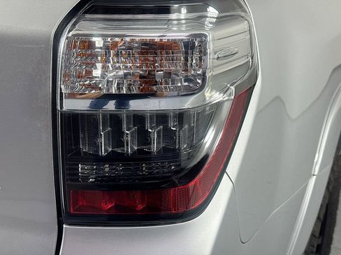 Used 2021 Toyota 4Runner SR5 Premium image 33