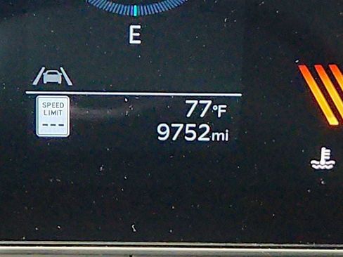Used 2025 Kia Carnival EX FWD image 15