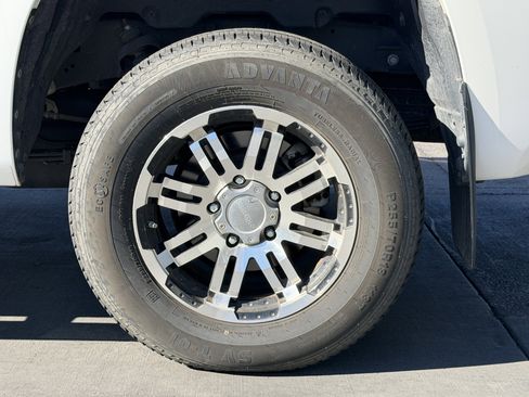 Used 2021 Toyota Tundra 4x4 CrewMax image 11