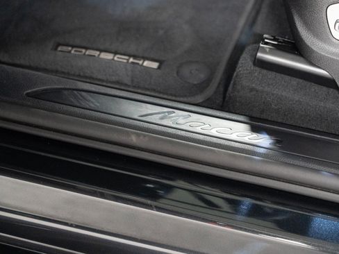 Certified 2026 Porsche Macan AWD/4WD image 10