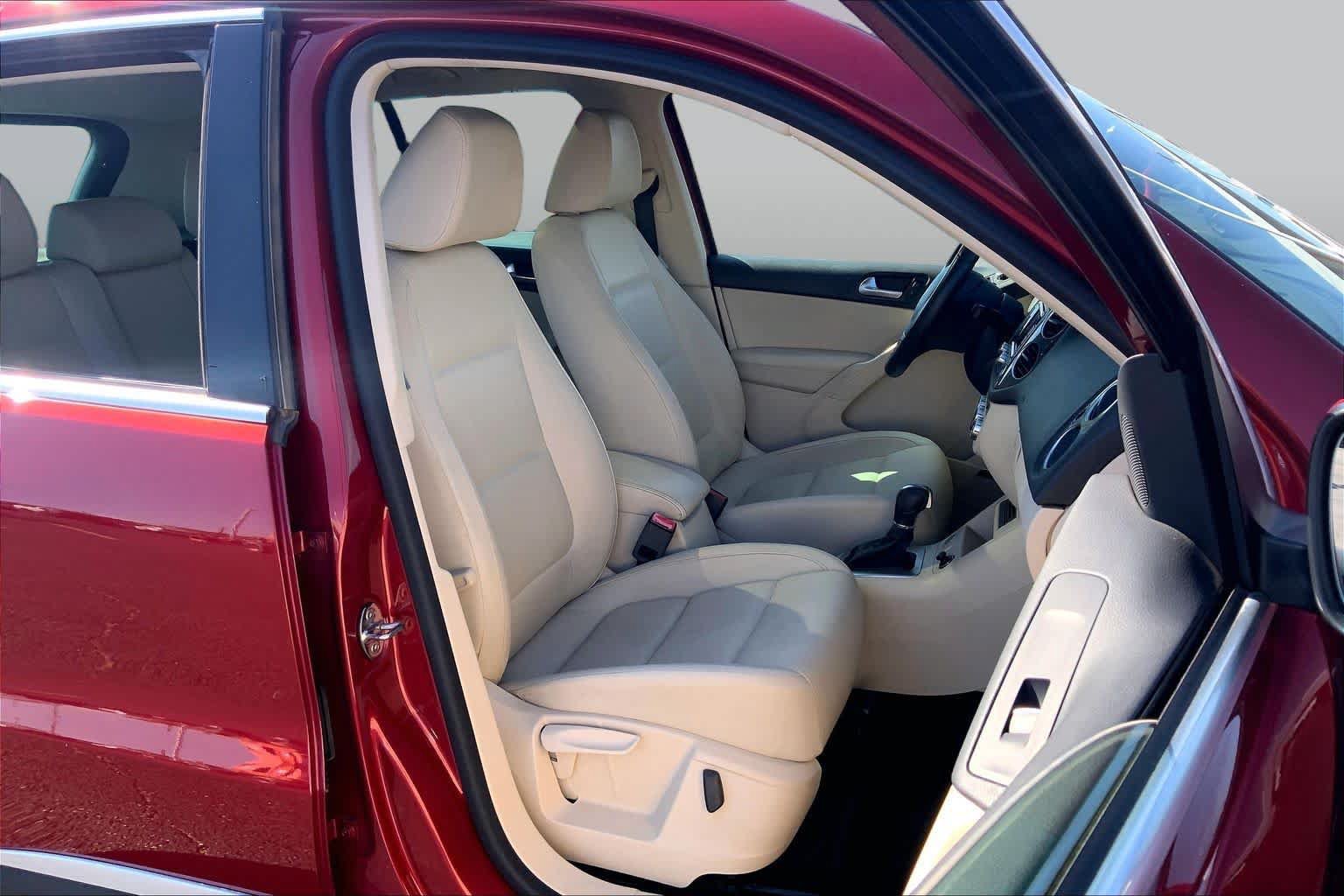 Used 2015 Volkswagen Tiguan SEL FWD image 9