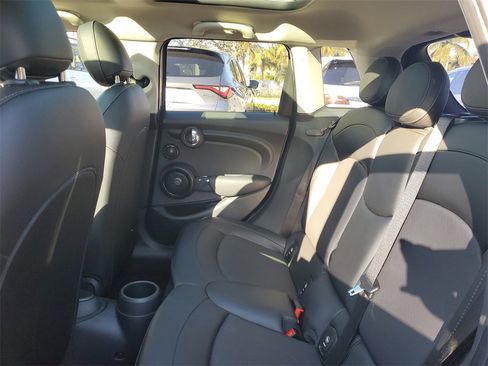Used 2017 MINI Cooper 4-Door Hardtop image 13