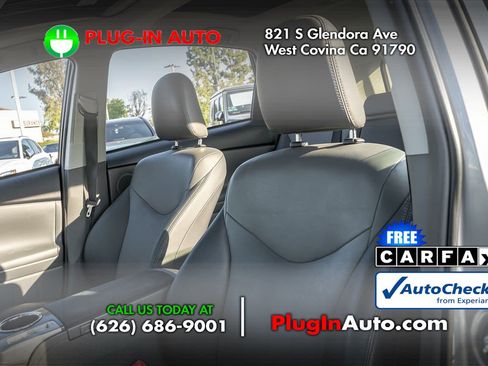 Used 2013 Toyota Prius V Five image 4
