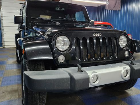 Used 2015 Jeep Wrangler Unlimited Sahara w/ Dual Top Group image 45