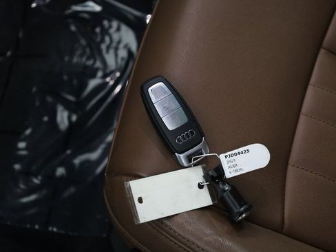 Used 2022 Audi e-tron Premium image 29