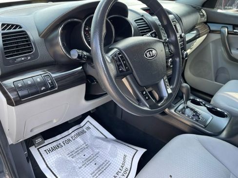 Used 2011 Kia Sorento LX image 11