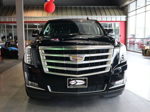 Used 2015 Cadillac Escalade Luxury AWD/4WD image 2
