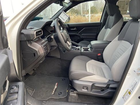Used 2025 Toyota Tacoma SR5 image 33