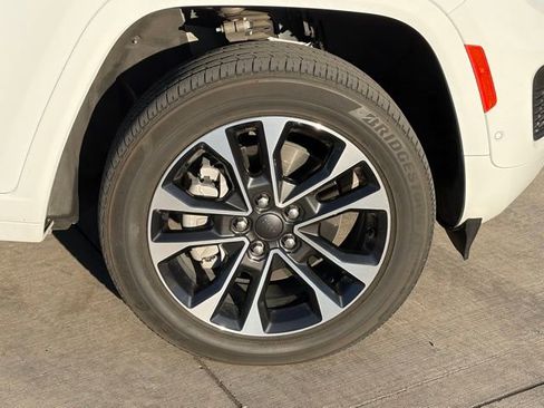 Used 2023 Jeep Grand Cherokee Overland w/ Luxury Tech Group IV image 7