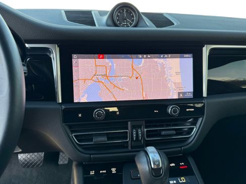 Used 2022 Porsche Macan image 26