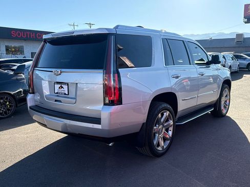 Used 2018 Cadillac Escalade Luxury image 6