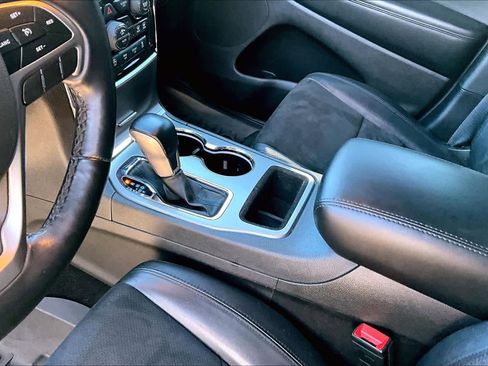 Used 2022 Jeep Grand Cherokee Laredo X RWD image 14