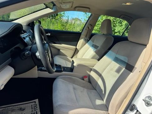 Used 2013 Toyota Camry LE FWD image 10