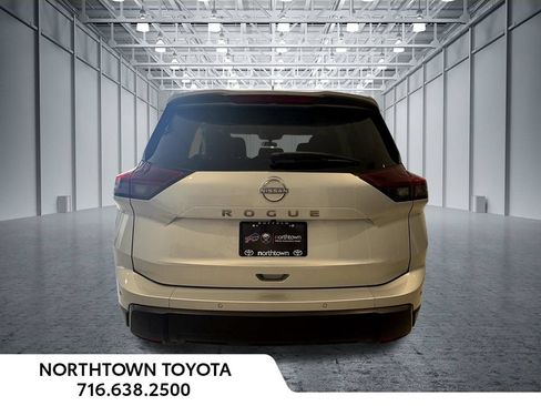 Used 2025 Nissan Rogue SV FWD image 39
