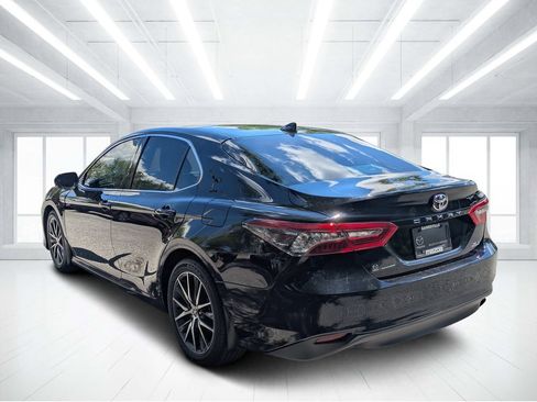 Used 2021 Toyota Camry XLE w/ Navigation Package FWD image 5