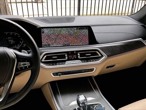 Used 2022 BMW X5 sDrive40i w/ Premium Package image 7