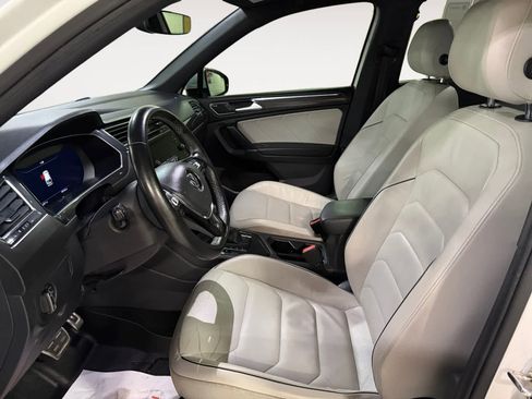 Used 2018 Volkswagen Tiguan SEL Premium w/ R-Line Package image 13
