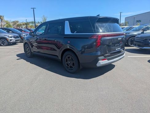New 2026 Kia Carnival FWD image 5