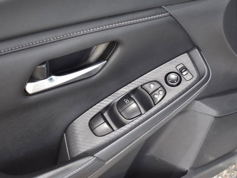 Used 2024 Nissan Sentra SV FWD image 22