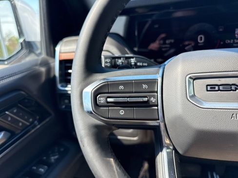 Used 2025 GMC Yukon XL Denali w/ Sun & Power Step Package image 17