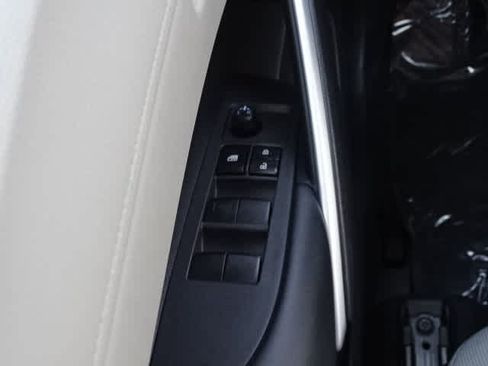 Certified 2024 Toyota Corolla Cross L FWD image 37