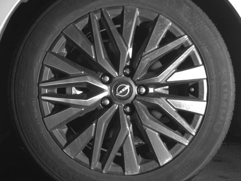 Used 2025 Nissan Altima 2.5 SV FWD image 12