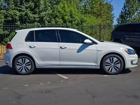Used 2015 Volkswagen e-Golf SEL Premium FWD image 2