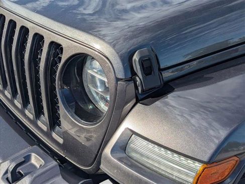 Used 2021 Jeep Gladiator Overland image 15