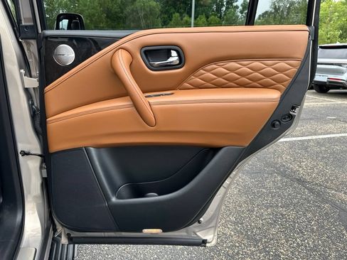Used 2022 INFINITI QX80 Sensory w/ All-Season Package AWD/4WD image 30