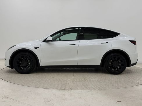 Used 2023 Tesla Model Y Long Range image 2
