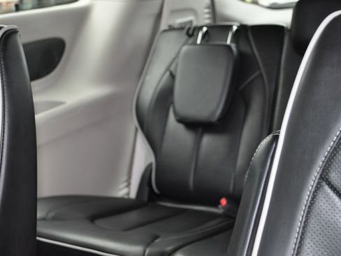 Used 2022 Chrysler Pacifica Limited image 20