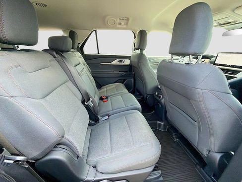 Used 2025 Ford Explorer Active AWD/4WD image 29