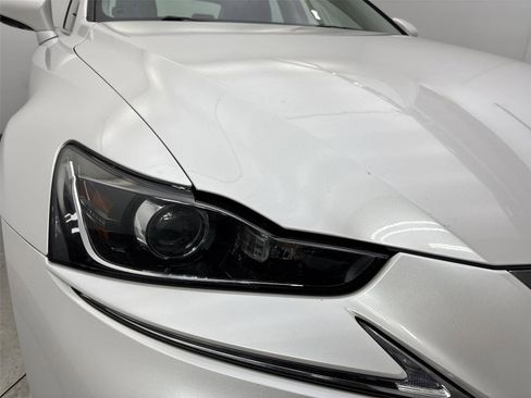 Used 2018 Lexus IS 300 AWD image 18