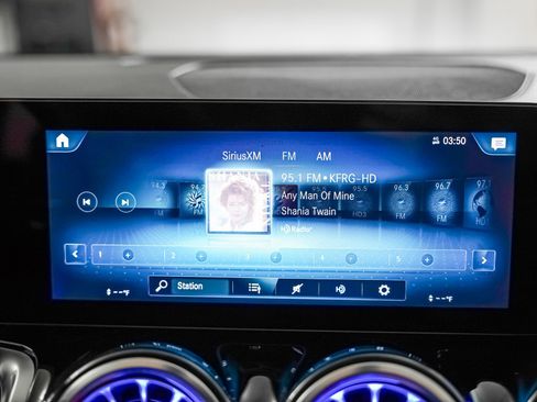 Certified 2022 Mercedes-Benz GLB 35 AMG 4MATIC image 20