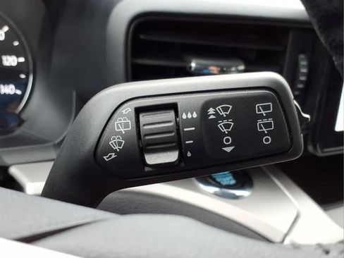 Used 2021 Ford Explorer XLT AWD/4WD image 27