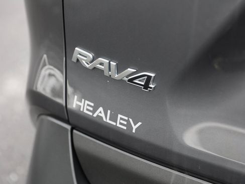 Used 2020 Toyota RAV4 XLE image 11