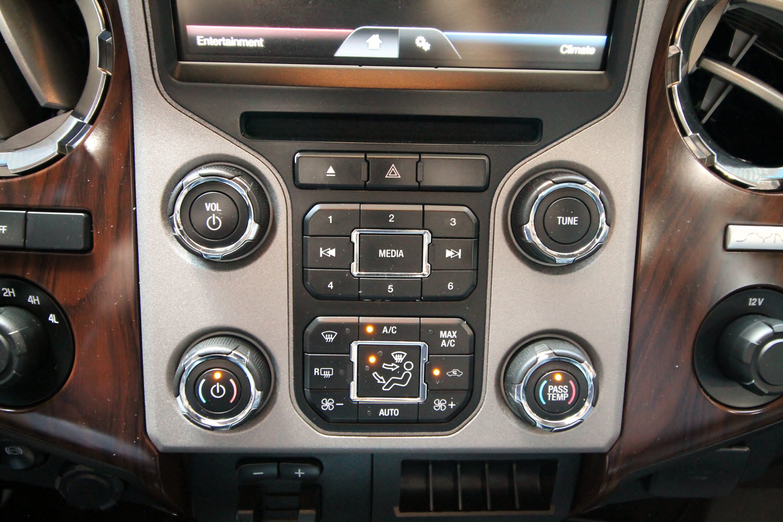 Used 2015 Ford F250 Lariat AWD/4WD image 34