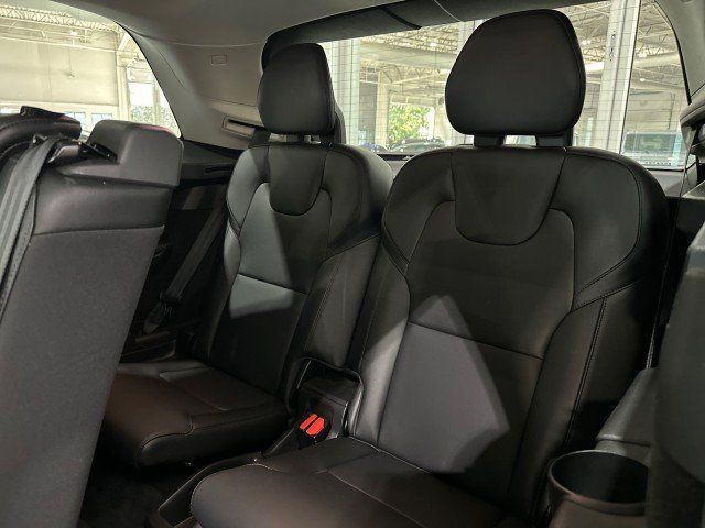 Used 2020 Volvo XC90 T5 Momentum w/ Protection Package Premier FWD image 7