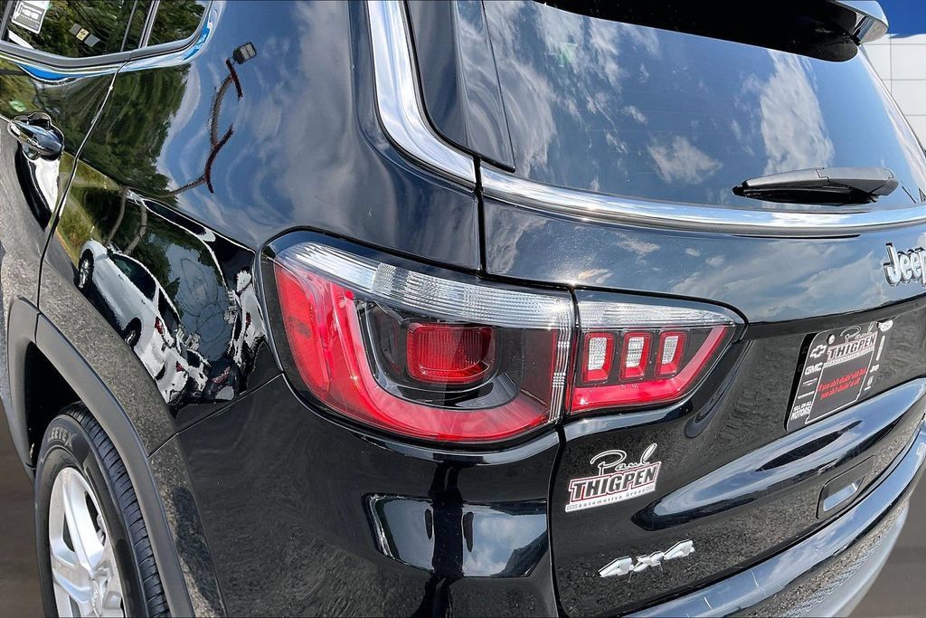 Used 2023 Jeep Compass Latitude AWD/4WD image 23