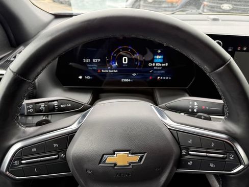 Used 2025 Chevrolet Equinox LT FWD image 19
