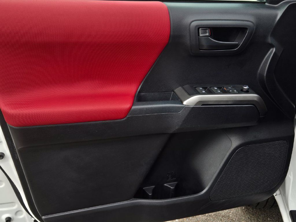 Used 2018 Toyota Tacoma SR5 RWD image 11