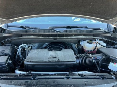 Used 2025 Chevrolet Suburban Z71 image 36