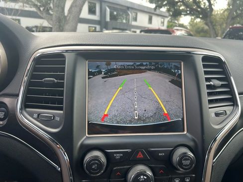 Used 2017 Jeep Grand Cherokee Limited image 18