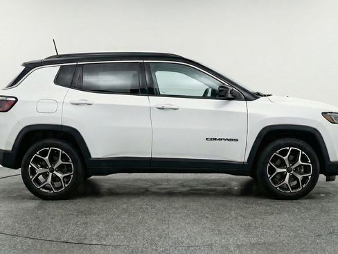 Used 2025 Jeep Compass Limited image 8