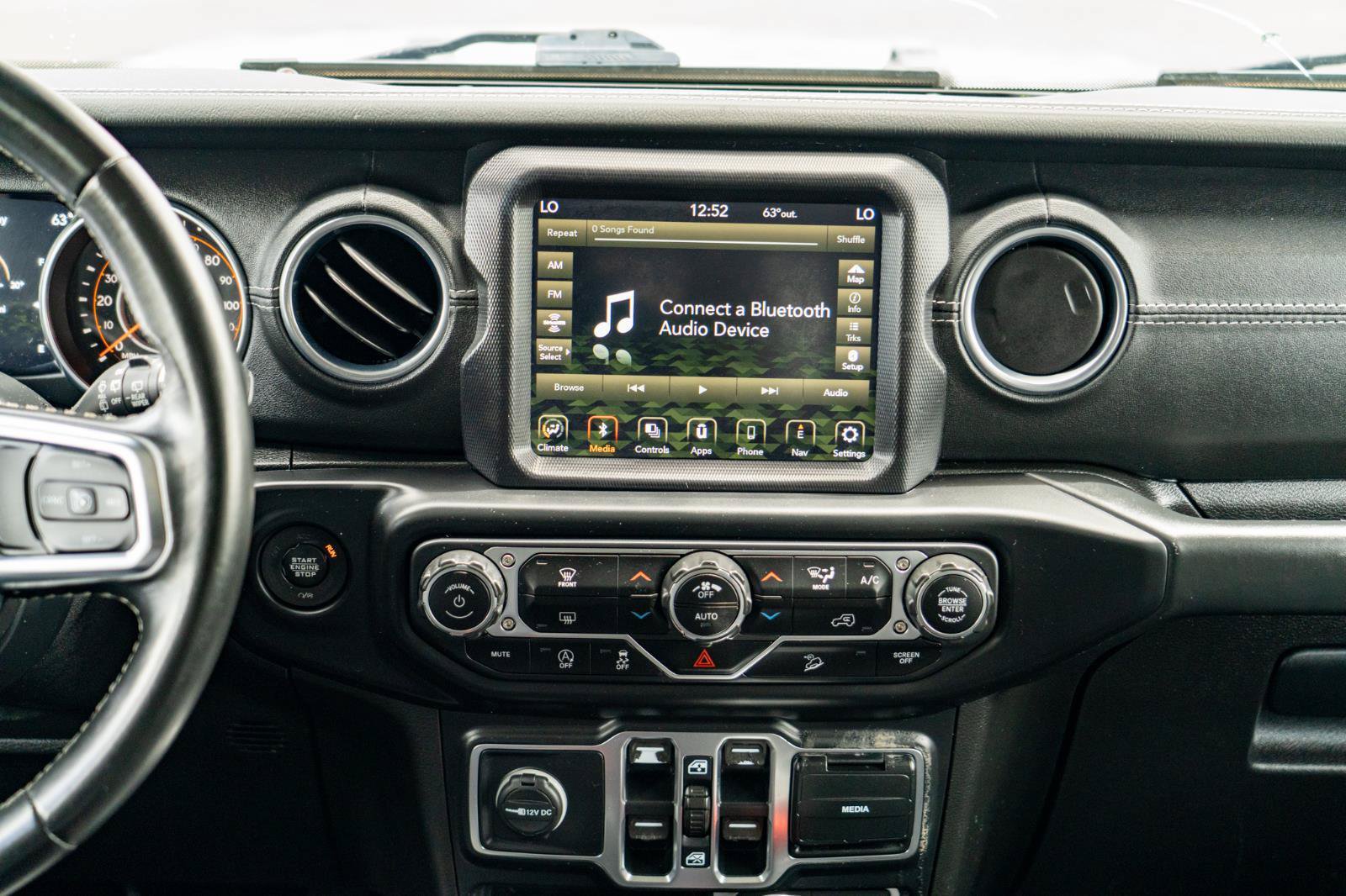 Used 2020 Jeep Wrangler Unlimited Sahara AWD/4WD image 28