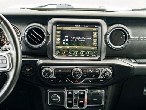 Used 2020 Jeep Wrangler Unlimited Sahara AWD/4WD image 28