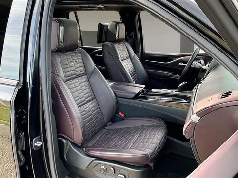 Used 2022 Cadillac Escalade Sport Platinum w/ LPO, ONYX Package AWD/4WD image 7