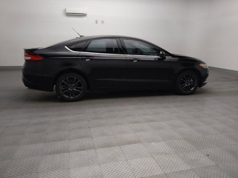 Used 2018 Ford Fusion SE w/ Equipment Group 201A FWD image 10