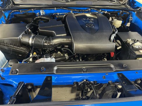 Used 2021 Toyota Tacoma TRD Sport AWD/4WD image 25